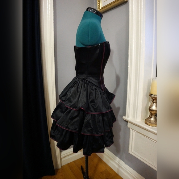 Betsey Johnson crinoline zipper dress, black and pink, size 0, straps optional - Picture 4 of 8